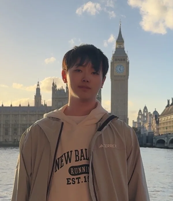 Sam Zou肖像